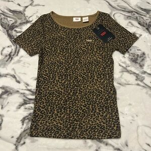 levi’s cheetah print tee